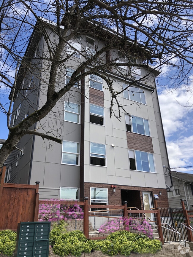 Building Photo - 10734 Stone Ave N