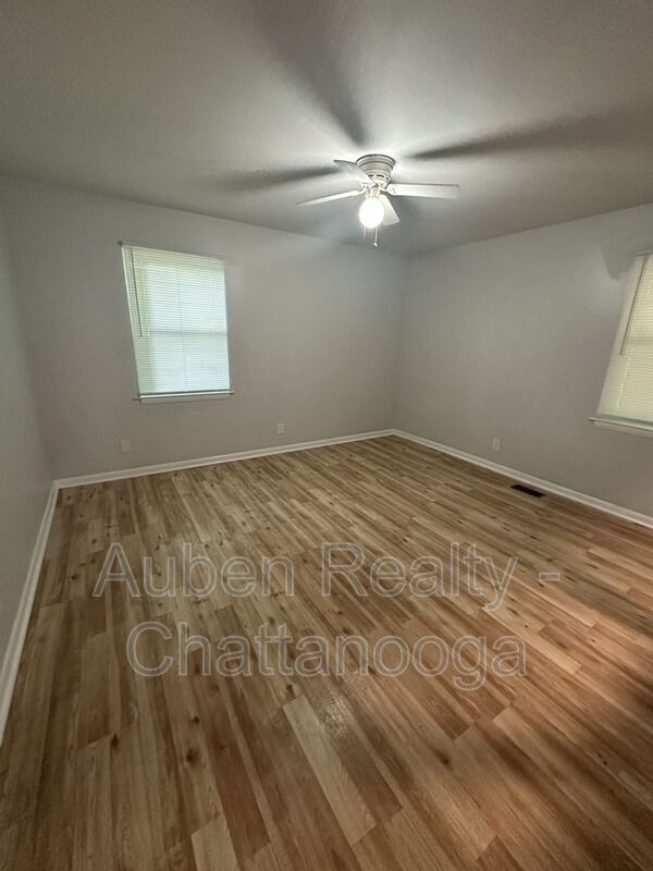 Building Photo - 229 Clift View Drive