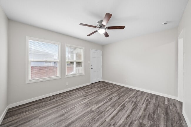 Foto del edificio - 1918 Skyline Dr