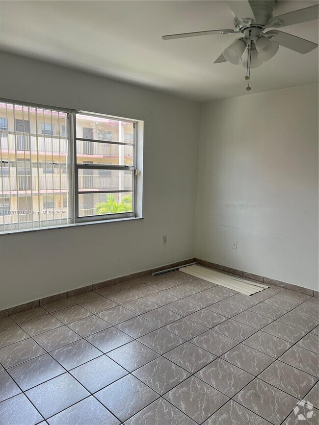 Building Photo - 295 NW 72nd Ave