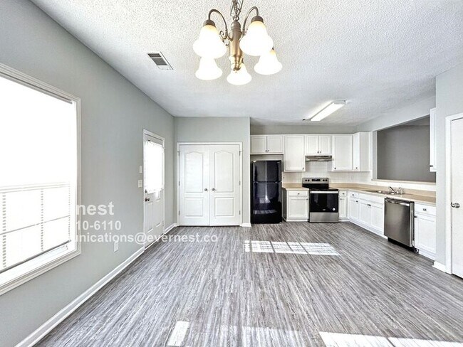 Foto del edificio - 8624 Thomas Ln