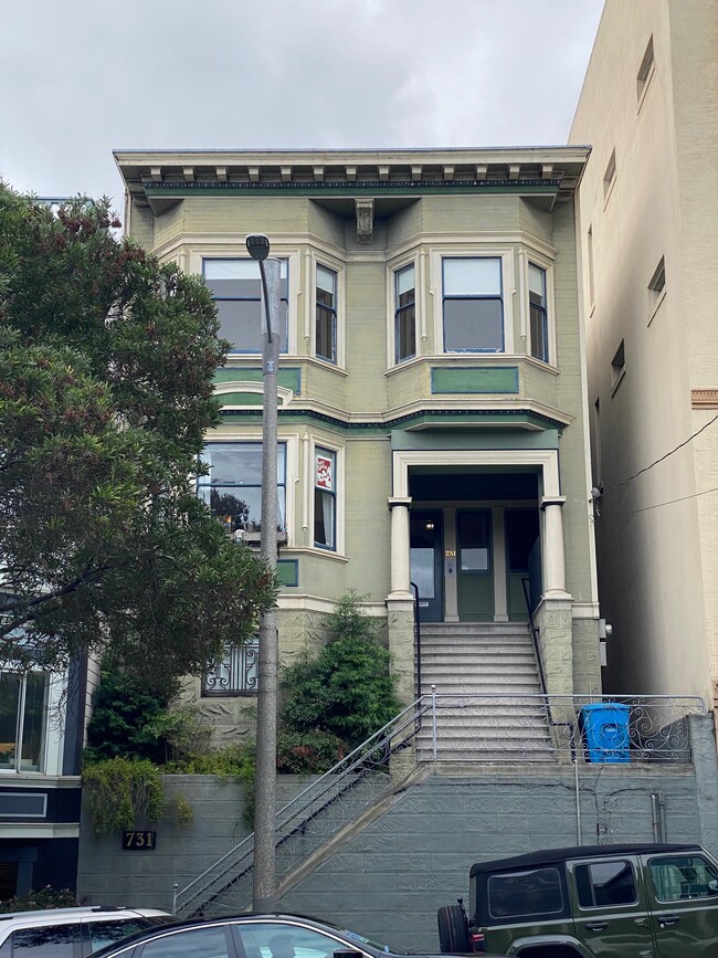 Front of building - 731 Fell St