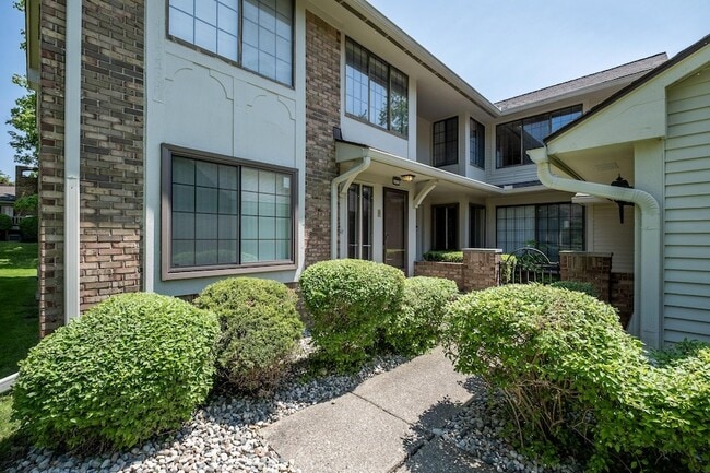 Building Photo - 6979 Pebble Creek Woods Dr