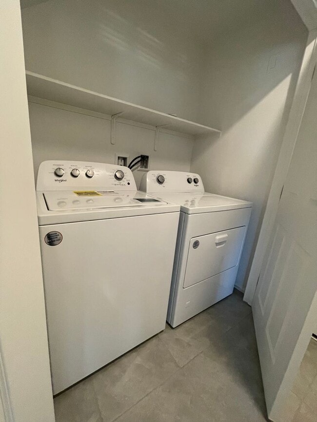 Foto del edificio - Coming Soon-2 Story Townhome Ready for new tenant on 6/15/2026!