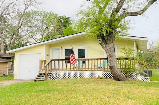 Building Photo - 708 Winding Way St