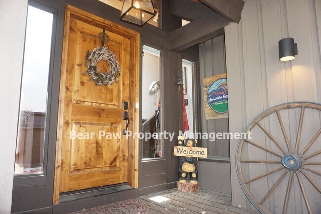 Building Photo - Georgeous Townhome in Genesee