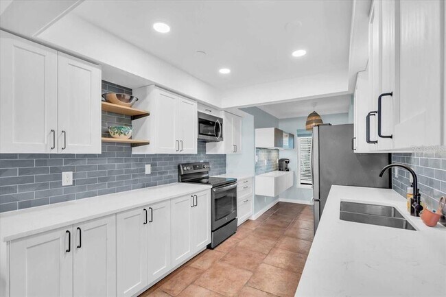 Foto del edificio - 7300 Sunshine Skyway Ln S