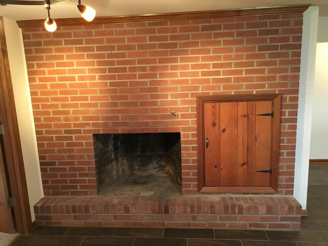 Building Photo - 505 Kilmer St
