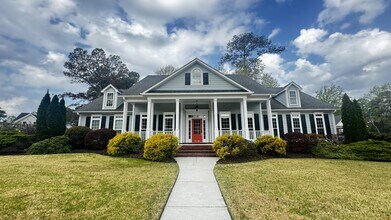 Building Photo - 201 Oak Hammock Ct