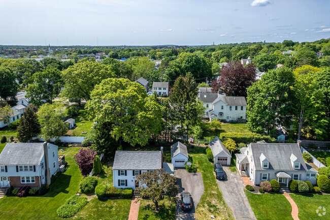 Colonial homes on Kennedy Park in The Lanes.
