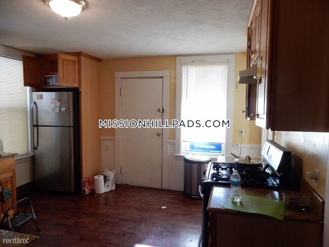 Building Photo - 8 Eldora St