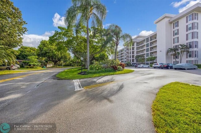 Foto del edificio - 2850 N Palm Aire Dr