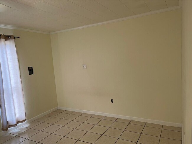 Building Photo - 8807 Birdwood Rd