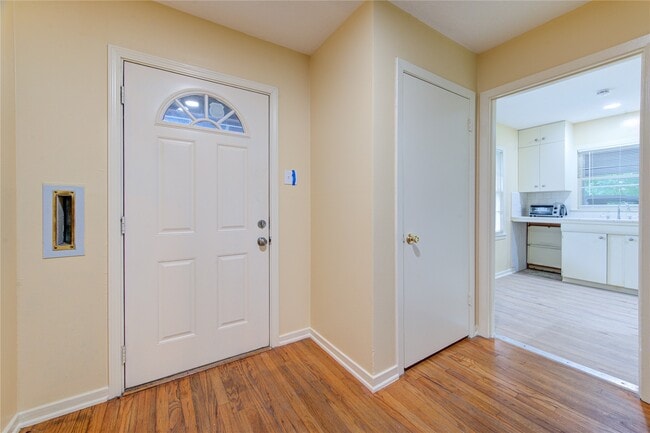 Building Photo - 4046 Woodfin St