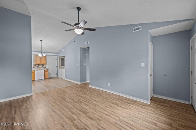 Foto del edificio - 230 Cedar Ridge Ln