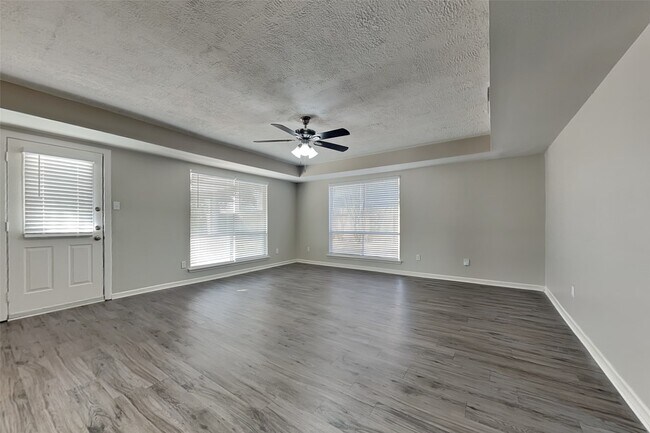 Foto del edificio - 4823 Owens Creek Ln