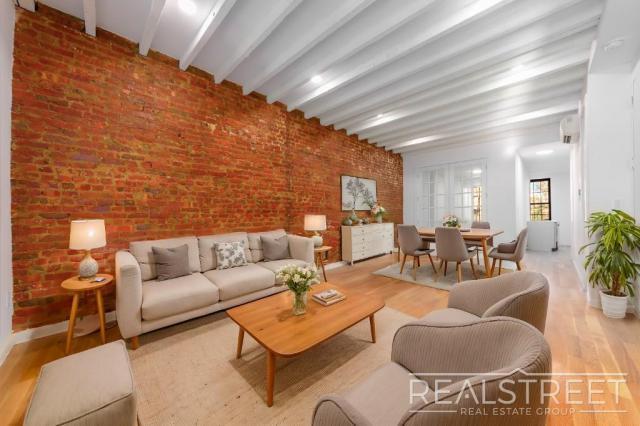 Foto principal - 3 bedroom in BROOKLYN NY 11221