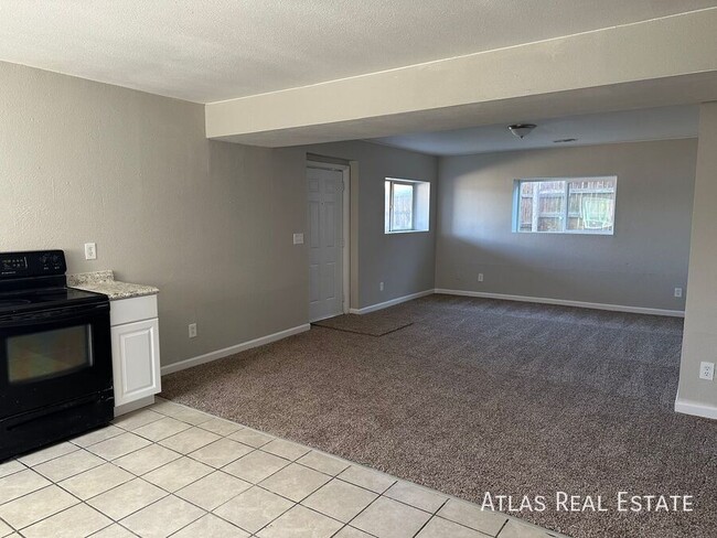 Building Photo - Charming Upper-Level Unit in North Denver ...