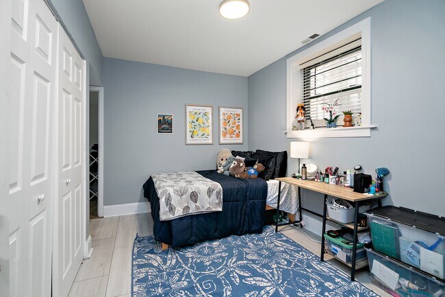 Foto del edificio - 1144 W Pratt Blvd