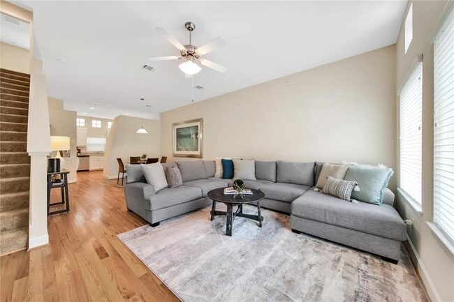 Foto del edificio - 8705 Bryam St