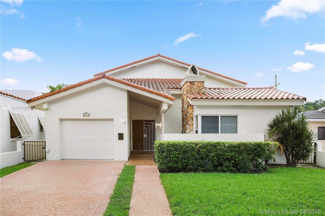 Primary Photo - 1127 Venetia Ave