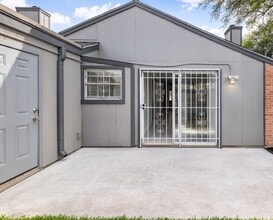 Building Photo - 5815 Village Forest Ct