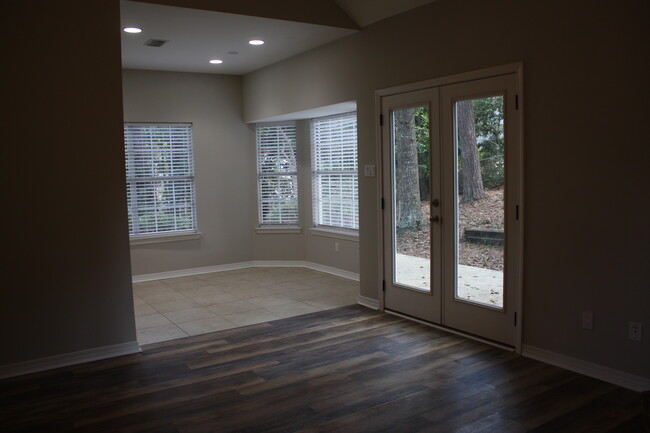 Building Photo - 169 Fairway Dr