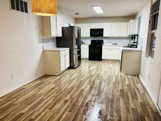 Photo - 16133 Windsong Ct House