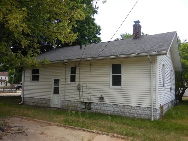 Building Photo - 2217 Vine St