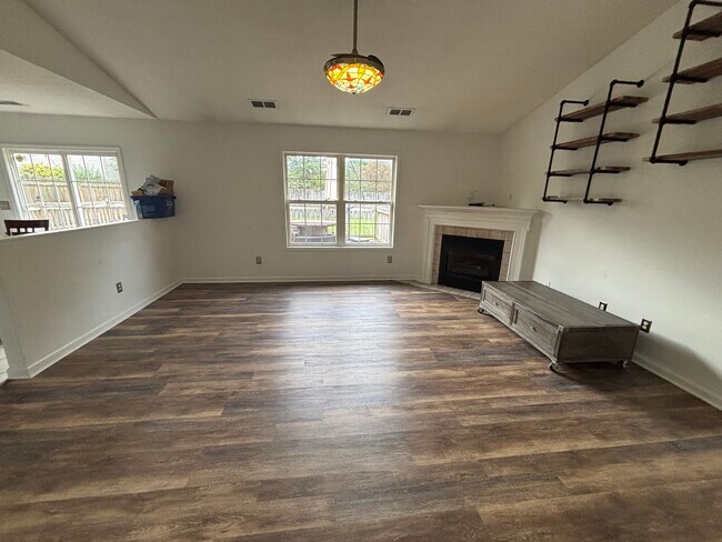 Foto del edificio - 257 Masterson Station Dr