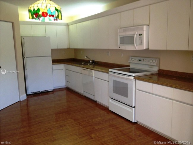 Building Photo - 531 Racquet Club Rd