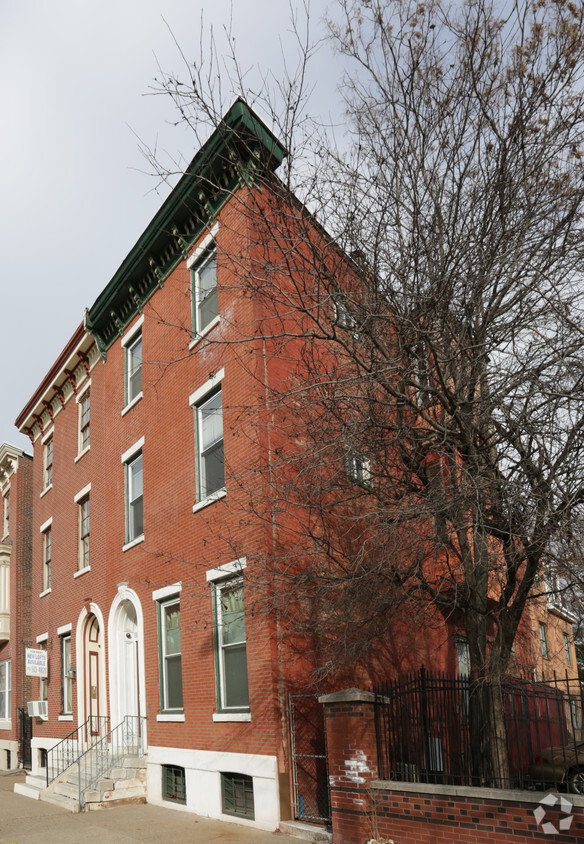 Building Photo - 2121 Spring Garden St