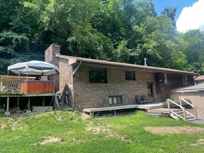 Front house/deck/front porch/hot rib - 5 Drauch Ln