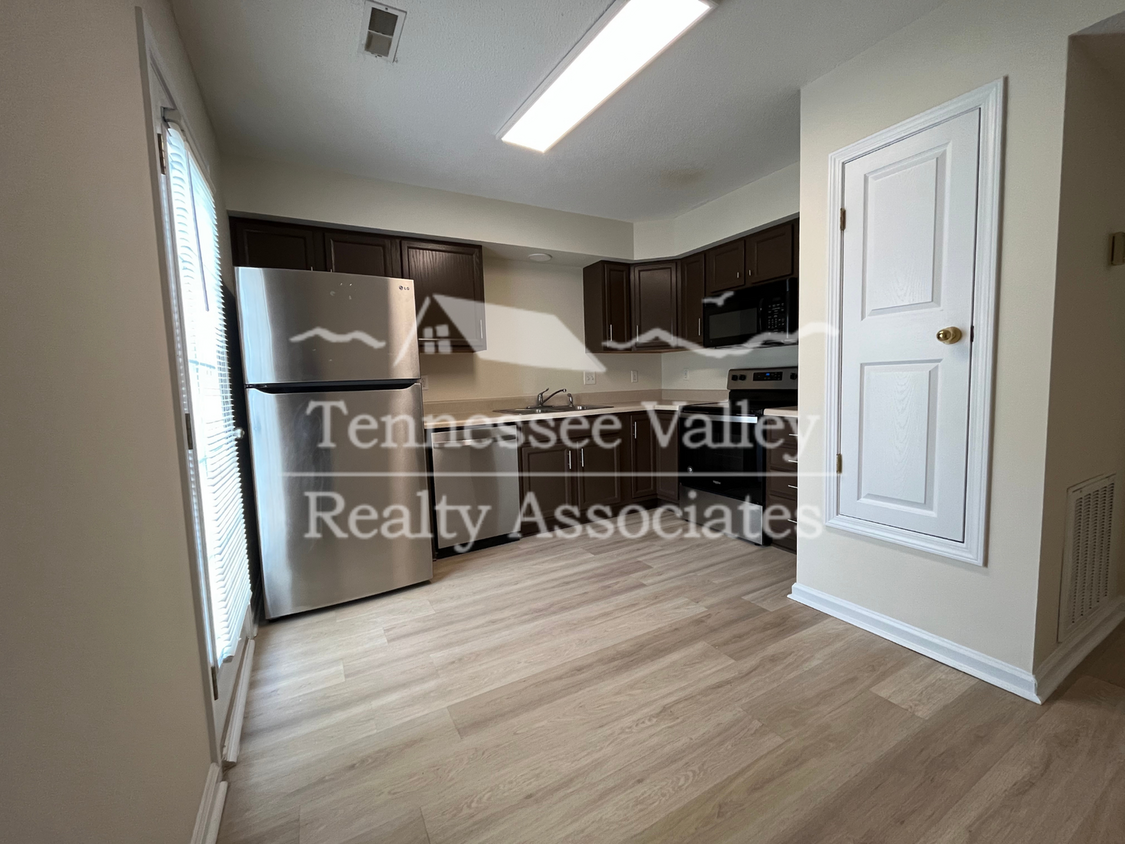 Primary Photo - MOVE IN READY! Charming 2 bed, 1.5 bath to...