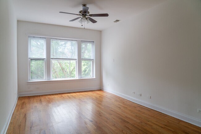 Foto del edificio - Uptown - 2 Bed / 1 Bath - In-Unit Laundry