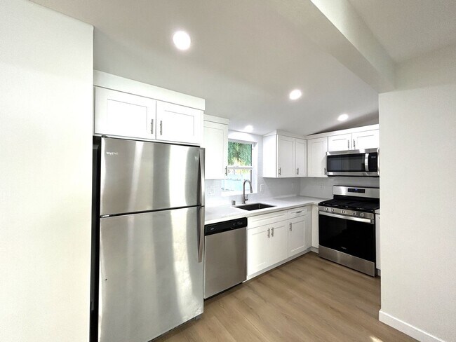 Foto del edificio - 323 S Ditmar St