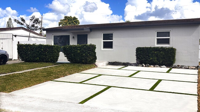 Building Photo - 721 N 68th Ter