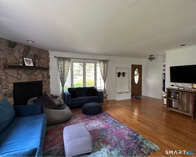 Foto del edificio - 11 Orchard Hill Rd