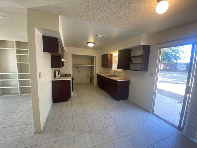 Foto del edificio - Lake Los Angeles 3 bedroom