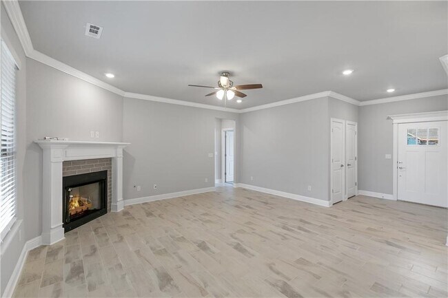 Building Photo - 520 Piper Ln