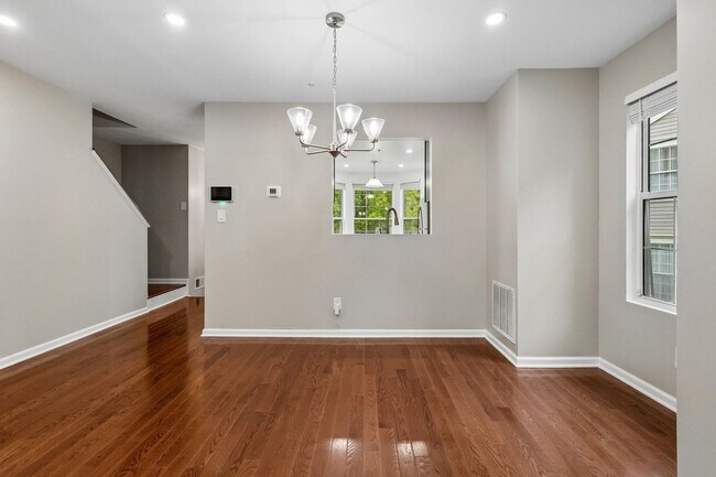 Building Photo - 10737 Kitchener Ct