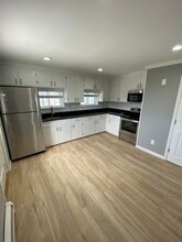Building Photo - 307 Delong Ave