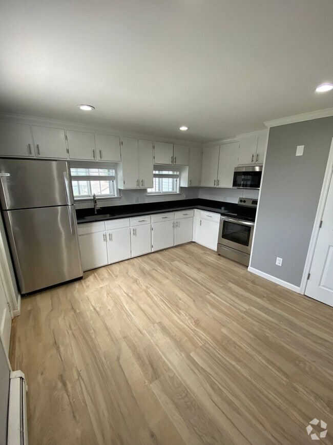 Building Photo - 307 Delong Ave