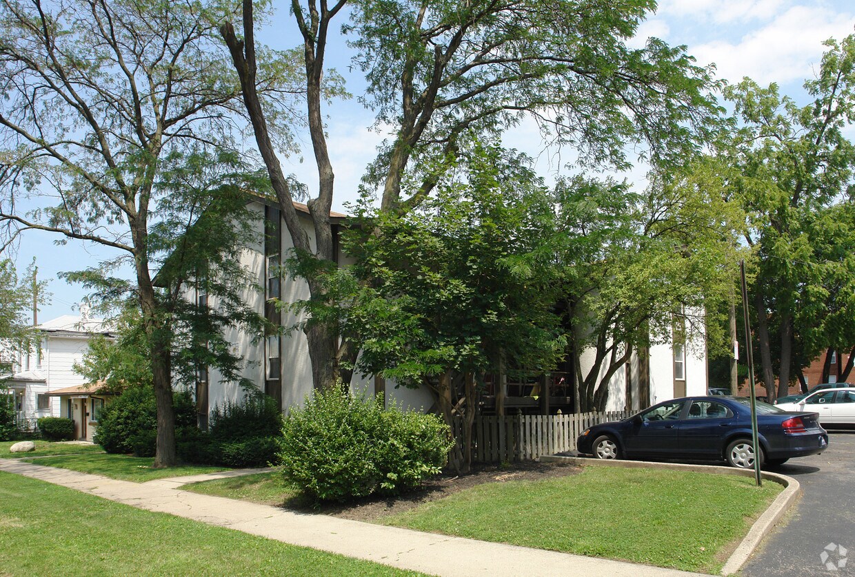 Foto del edificio - 60 Mcmillen Ave