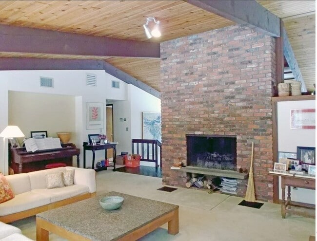 Building Photo - 60 Garnet Rock Ln