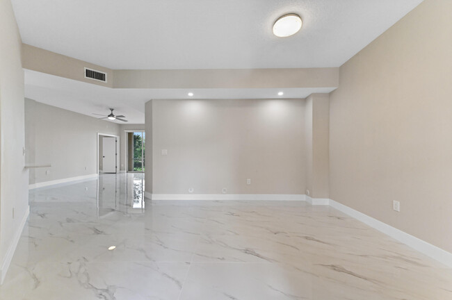 Foto del edificio - 12454 Crystal Pointe Dr