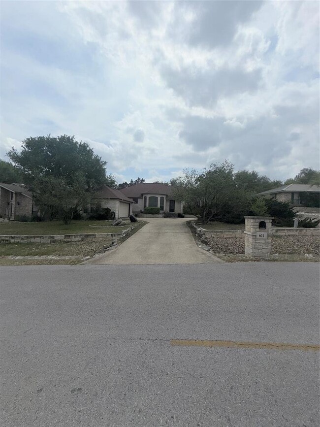 Building Photo - 611 Rolling Green Dr