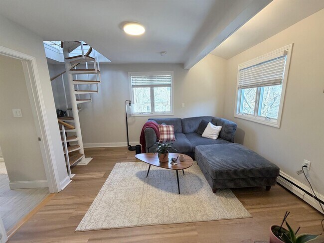 Foto del edificio - 72 College Ave