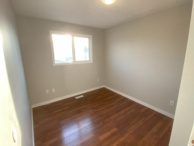 Building Photo - 10612 154 St NW