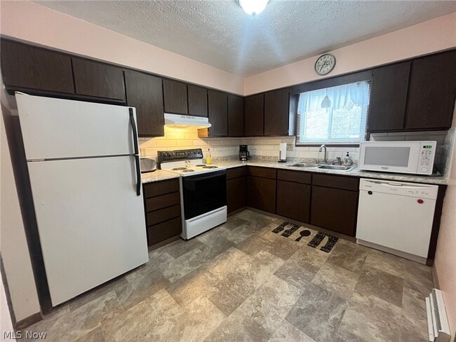 Building Photo - 7880 French Dr